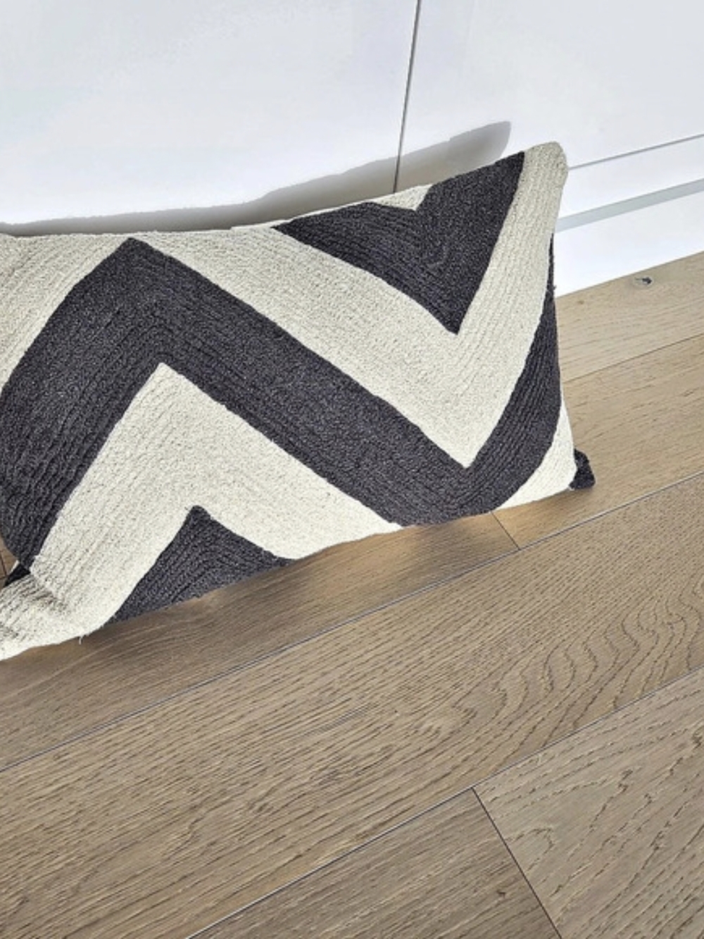 Authentic Pottery Barn Geometric Chevron 16x26 Lumbar Pillow + Feather Insert